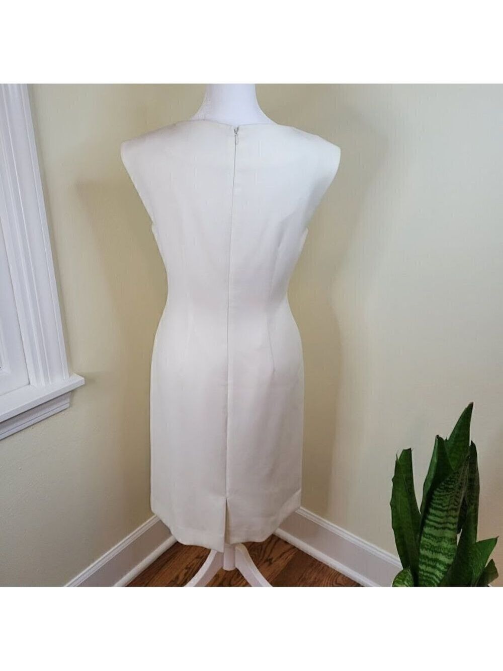Tahari Sheath Dress Sleeveless Embellished Ivory White V-Neck Women's Size 2 - Picture 5 of 14